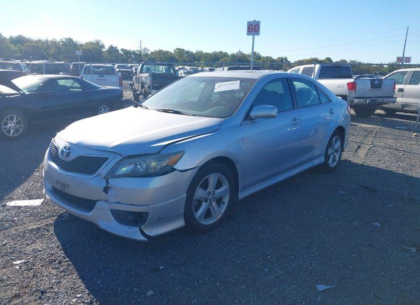 Photo 2 of 2011 Toyota Camry SE/LE/XLE (VIN 4T1BF3EK2BU221187)