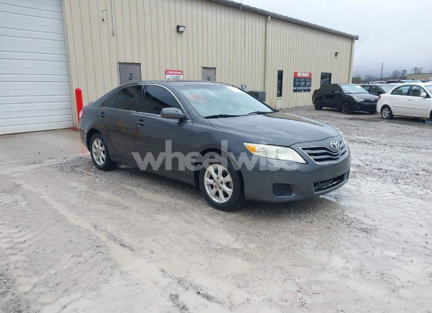 2011 Toyota Camry LE (VIN 4T1BF3EK2BU585206) main photo