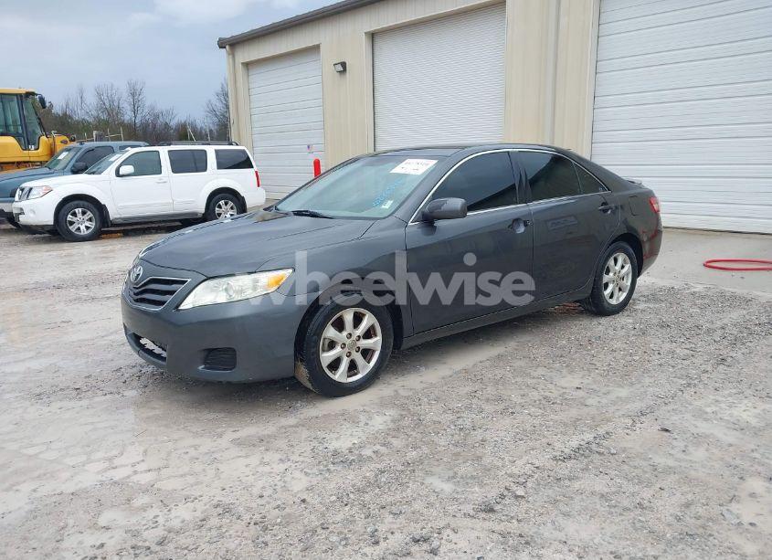 Photo 2 of 2011 Toyota Camry LE (VIN 4T1BF3EK2BU585206)