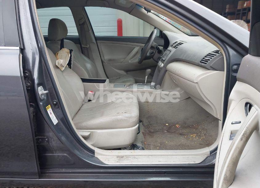 Photo 5 of 2011 Toyota Camry LE (VIN 4T1BF3EK2BU585206)