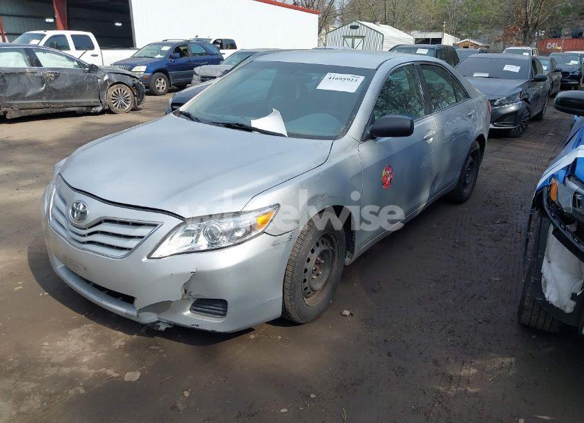 Photo 2 of 2011 Toyota Camry LE (VIN 4T1BF3EK2BU593547)