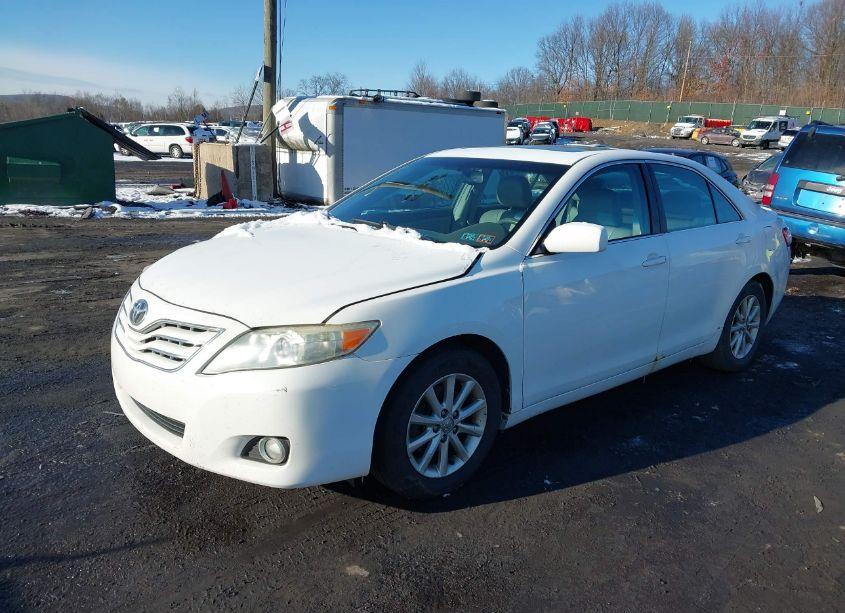 Photo 2 of 2011 Toyota Camry XLE (VIN 4T1BF3EK2BU595427)