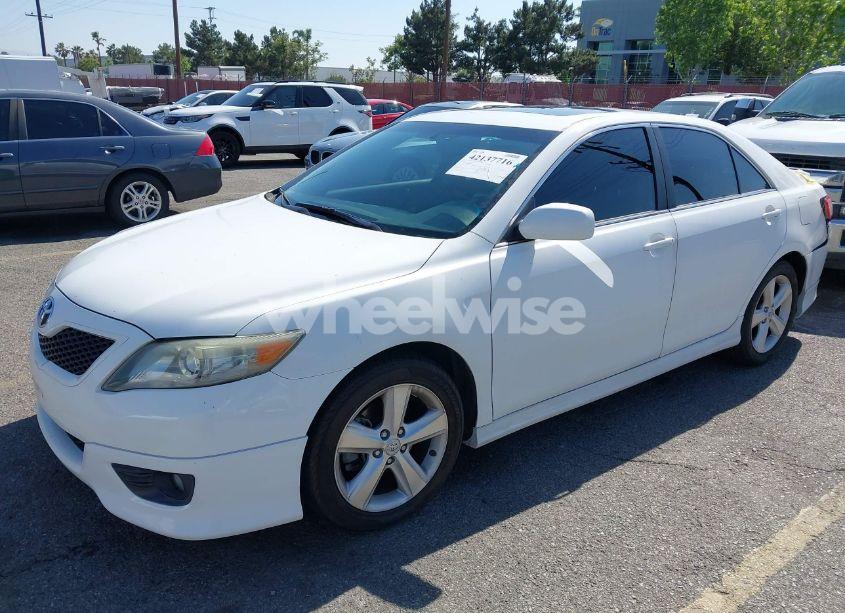 Photo 2 of 2011 Toyota Camry SE (VIN 4T1BF3EK2BU600495)