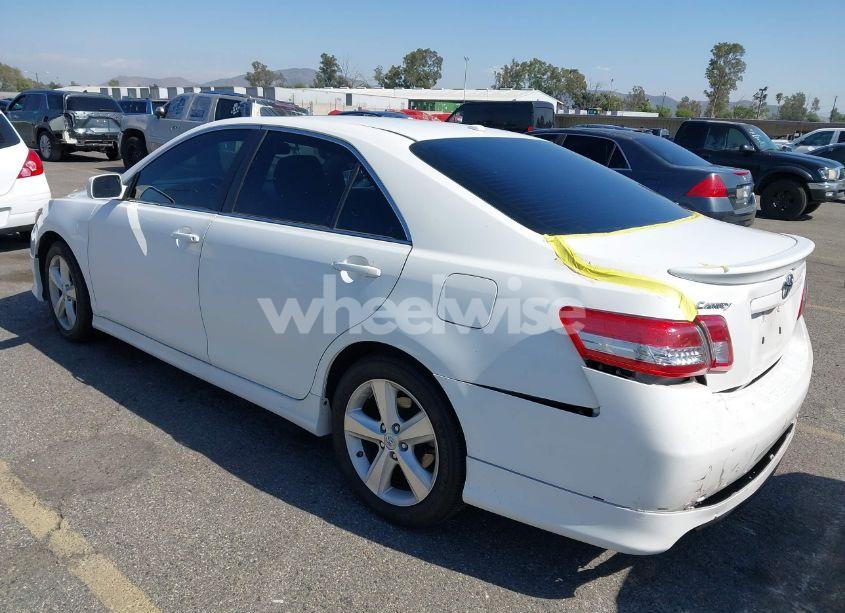 Photo 3 of 2011 Toyota Camry SE (VIN 4T1BF3EK2BU600495)