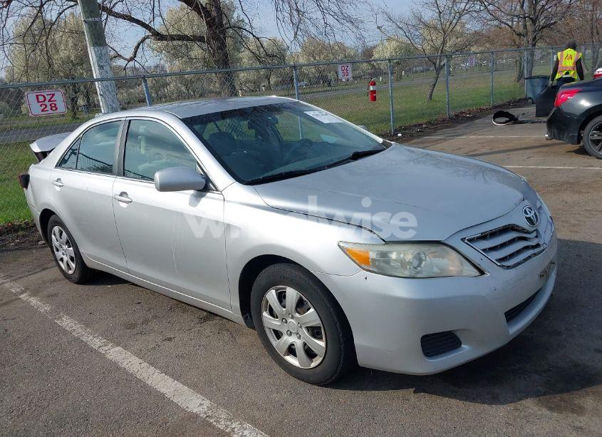 2011 Toyota Camry SE/LE/XLE (VIN 4T1BF3EK2BU605745) main photo