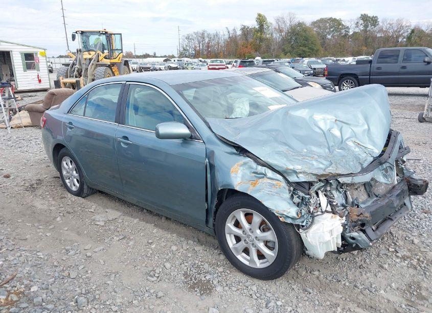 2011 Toyota Camry LE (VIN 4T1BF3EK2BU618625) main photo