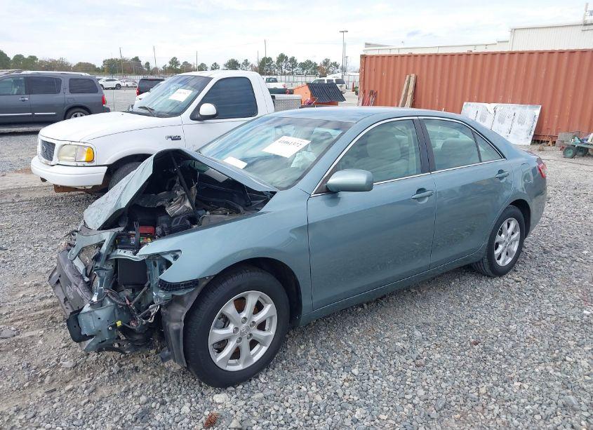 Photo 2 of 2011 Toyota Camry LE (VIN 4T1BF3EK2BU618625)