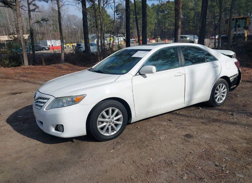 Photo 2 of 2011 Toyota Camry XLE (VIN 4T1BF3EK2BU634761)