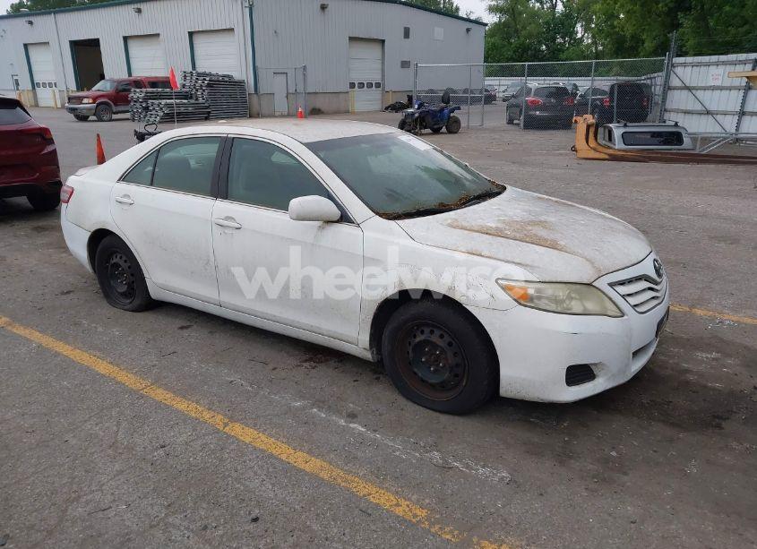 2011 Toyota Camry LE (VIN 4T1BF3EK2BU644948) main photo
