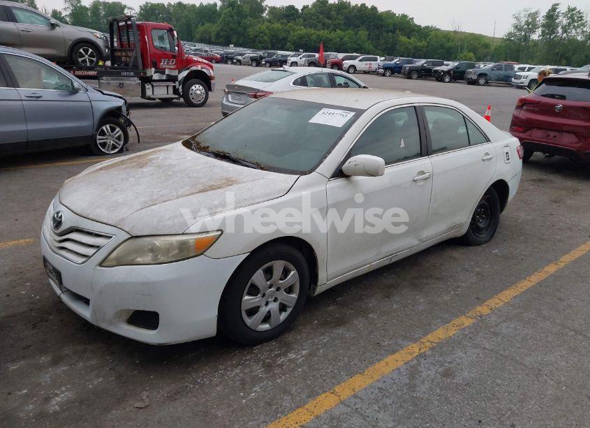 Photo 2 of 2011 Toyota Camry LE (VIN 4T1BF3EK2BU644948)