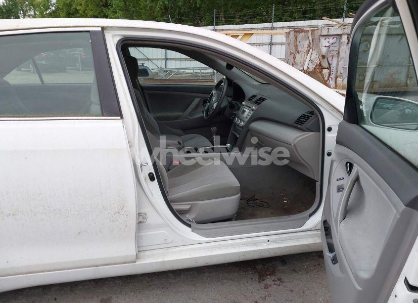 Photo 5 of 2011 Toyota Camry LE (VIN 4T1BF3EK2BU644948)