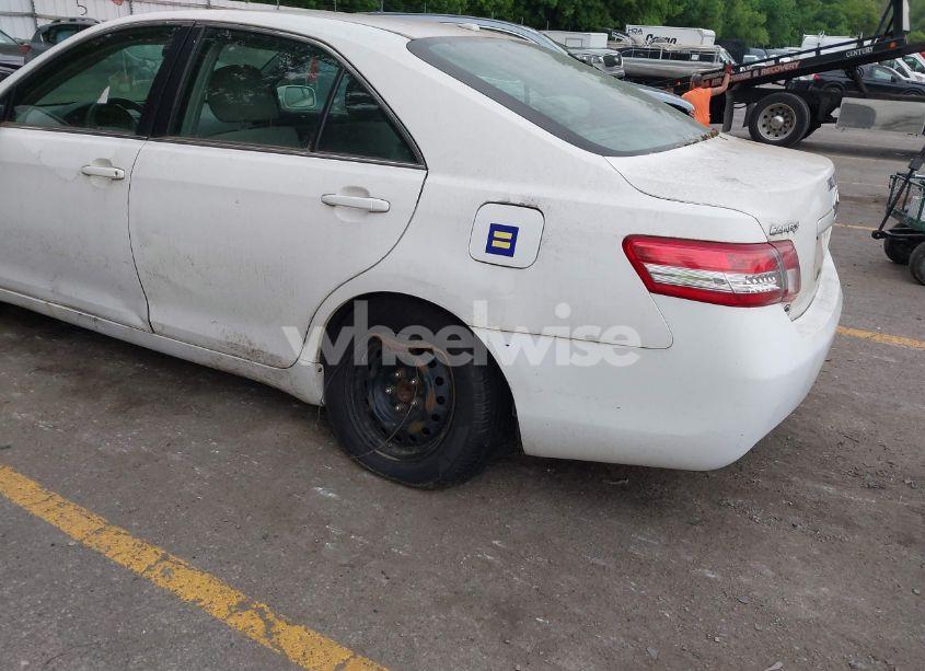 Photo 6 of 2011 Toyota Camry LE (VIN 4T1BF3EK2BU644948)