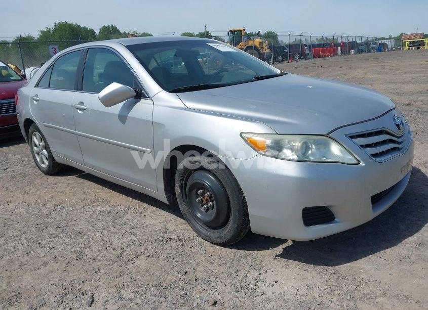 2011 Toyota Camry LE (VIN 4T1BF3EK2BU657179) main photo