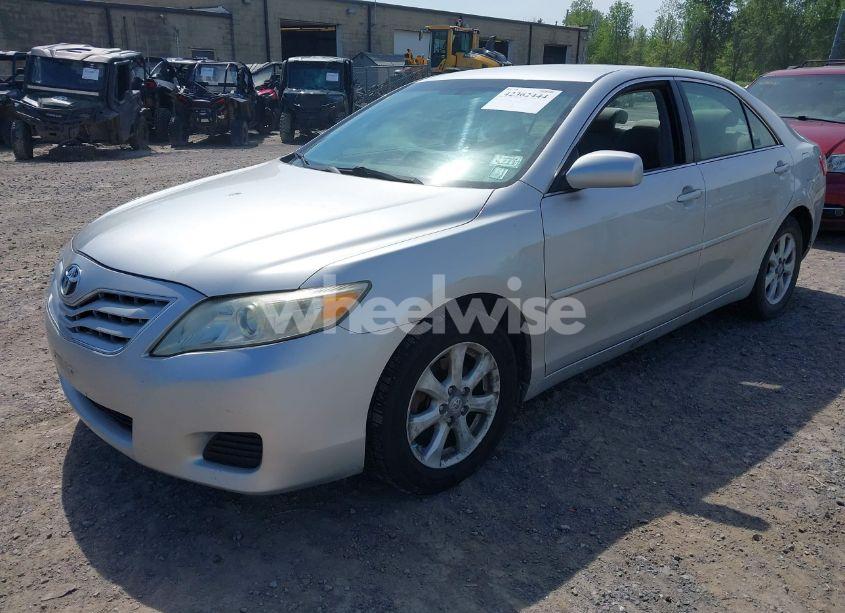Photo 2 of 2011 Toyota Camry LE (VIN 4T1BF3EK2BU657179)