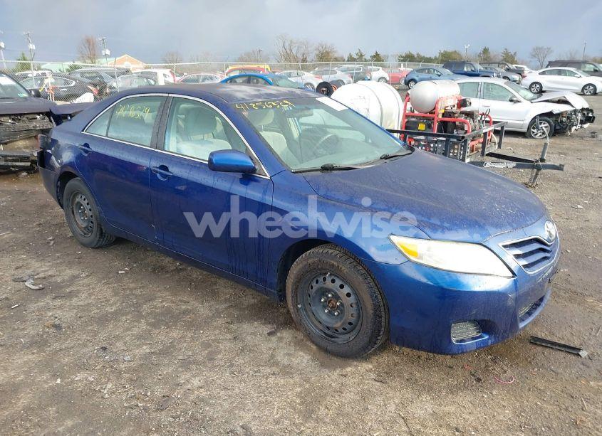 2011 Toyota Camry LE (VIN 4T1BF3EK2BU665542) main photo