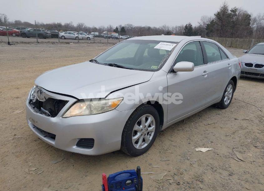 Photo 2 of 2011 Toyota Camry LE (VIN 4T1BF3EK2BU669963)
