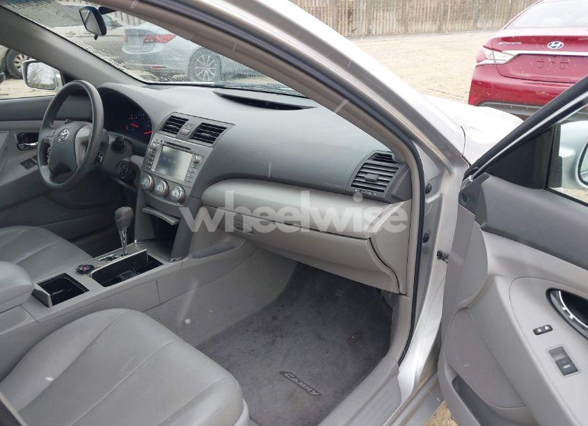 Photo 5 of 2011 Toyota Camry LE (VIN 4T1BF3EK2BU669963)