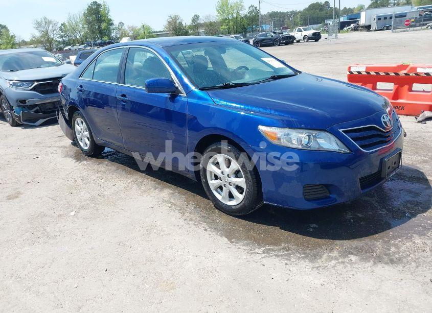 2011 Toyota Camry LE (VIN 4T1BF3EK2BU677674) main photo