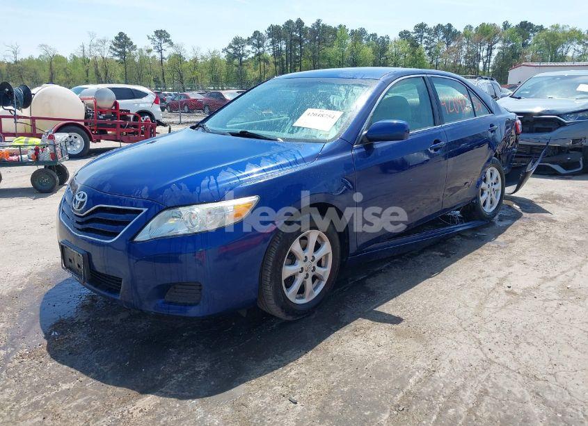 Photo 2 of 2011 Toyota Camry LE (VIN 4T1BF3EK2BU677674)