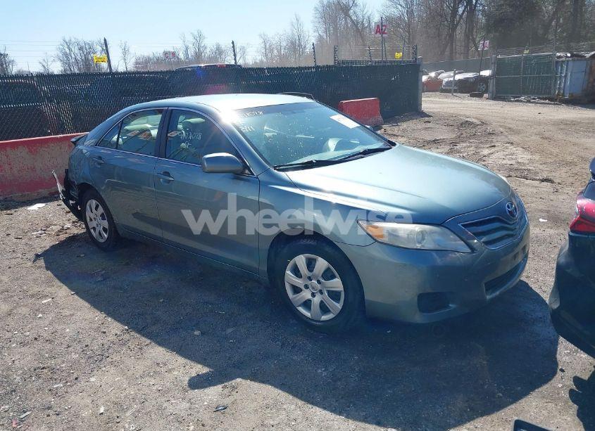 2011 Toyota Camry LE (VIN 4T1BF3EK2BU677948) main photo