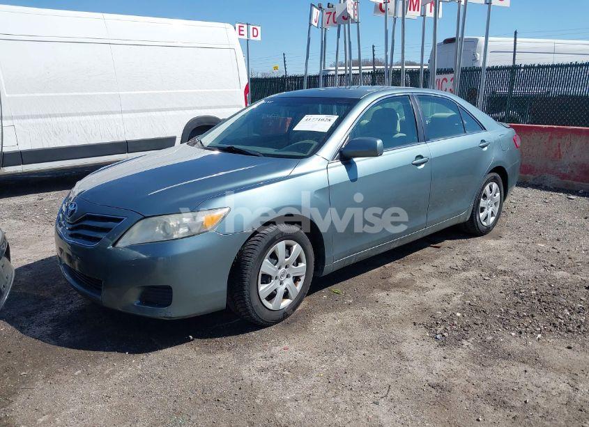 Photo 2 of 2011 Toyota Camry LE (VIN 4T1BF3EK2BU677948)