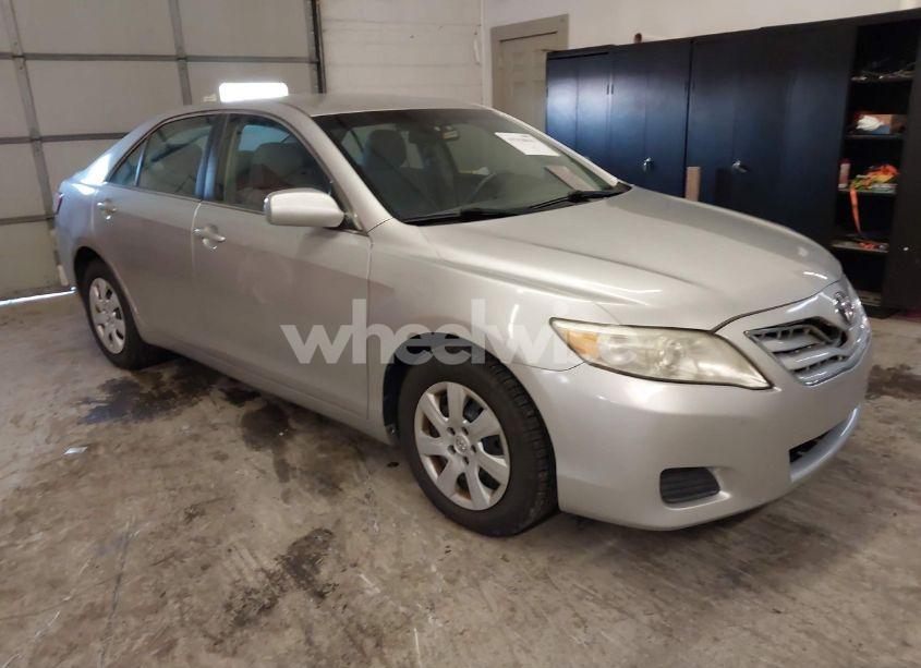 2011 Toyota Camry LE (VIN 4T1BF3EK2BU685368) main photo