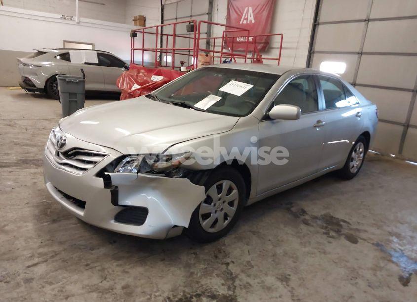 Photo 2 of 2011 Toyota Camry LE (VIN 4T1BF3EK2BU685368)