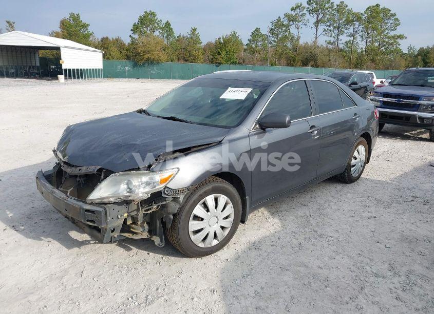 Photo 2 of 2011 Toyota Camry LE (VIN 4T1BF3EK2BU692336)
