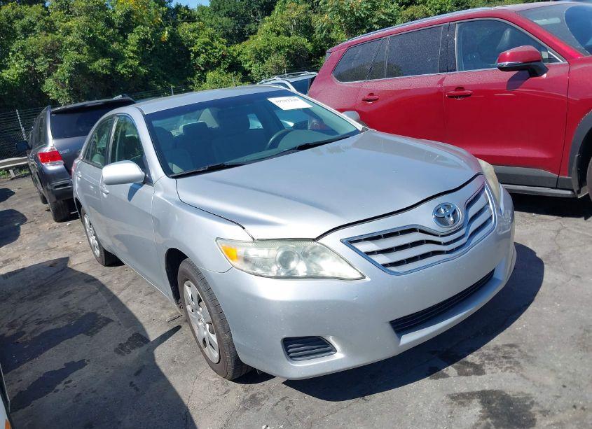 2011 Toyota Camry (VIN 4T1BF3EK2BU693244) main photo