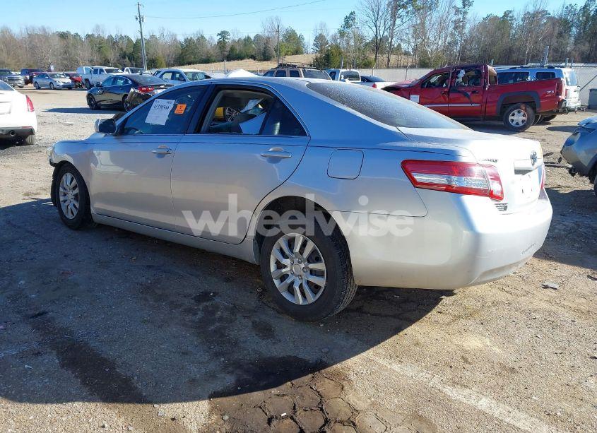 Photo 3 of 2011 Toyota Camry (VIN 4T1BF3EK2BU695267)