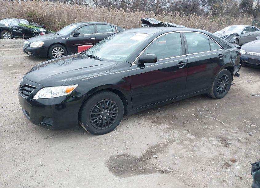 Photo 2 of 2011 Toyota Camry LE (VIN 4T1BF3EK2BU701200)