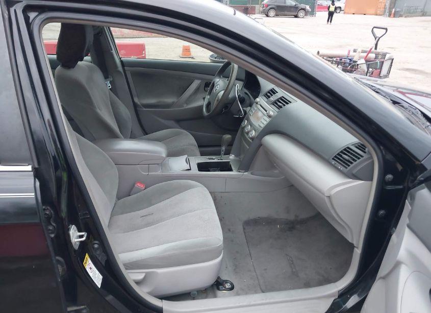 Photo 5 of 2011 Toyota Camry LE (VIN 4T1BF3EK2BU701200)