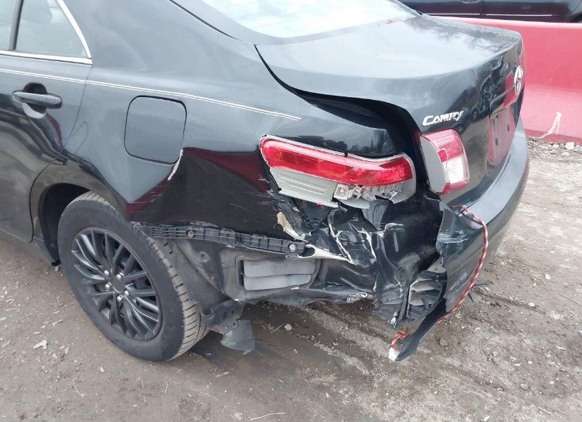 Photo 6 of 2011 Toyota Camry LE (VIN 4T1BF3EK2BU701200)