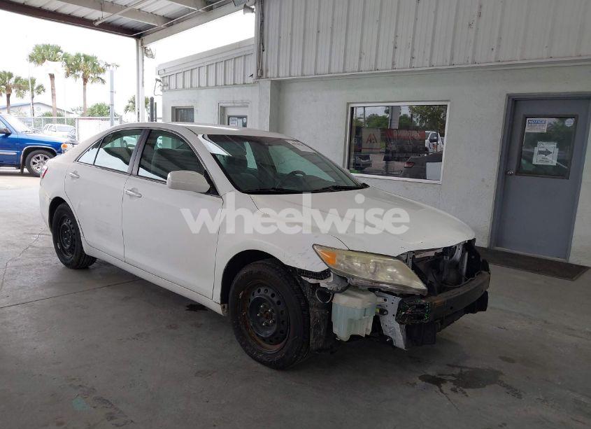 2011 Toyota Camry (VIN 4T1BF3EK2BU721835) main photo
