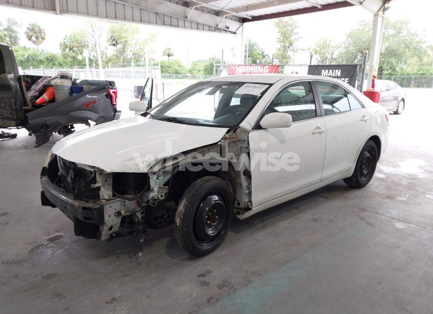 Photo 2 of 2011 Toyota Camry (VIN 4T1BF3EK2BU721835)