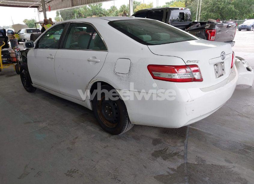 Photo 3 of 2011 Toyota Camry (VIN 4T1BF3EK2BU721835)