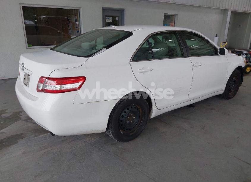 Photo 4 of 2011 Toyota Camry (VIN 4T1BF3EK2BU721835)