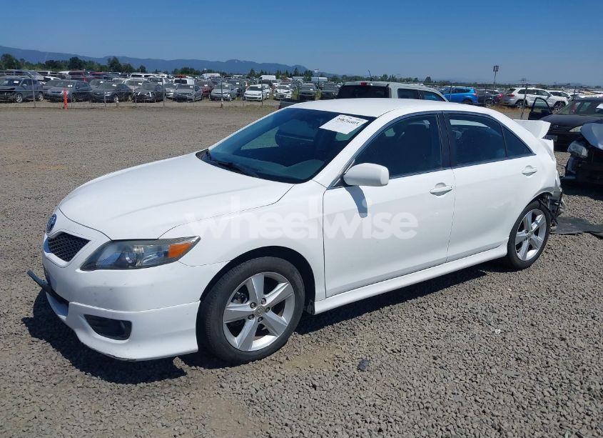 Photo 2 of 2011 Toyota Camry SE (VIN 4T1BF3EK2BU740143)