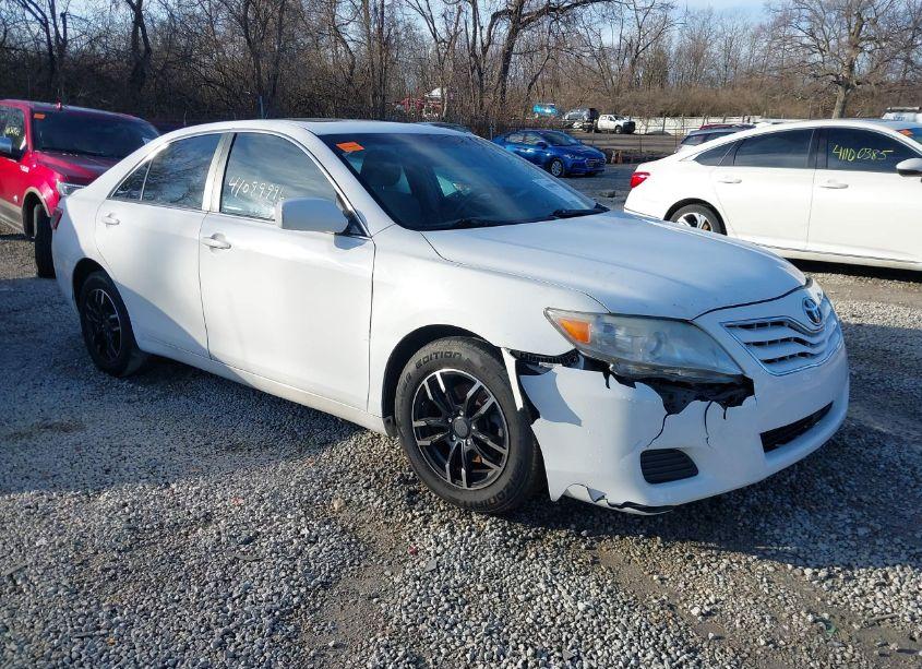 2011 Toyota Camry LE (VIN 4T1BF3EK2BU769772) main photo