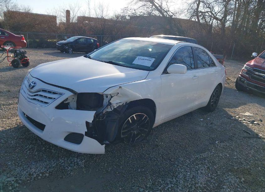 Photo 2 of 2011 Toyota Camry LE (VIN 4T1BF3EK2BU769772)