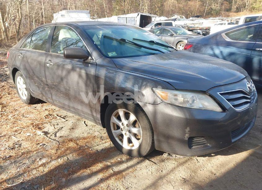 2011 Toyota Camry LE (VIN 4T1BF3EK2BU771425) main photo