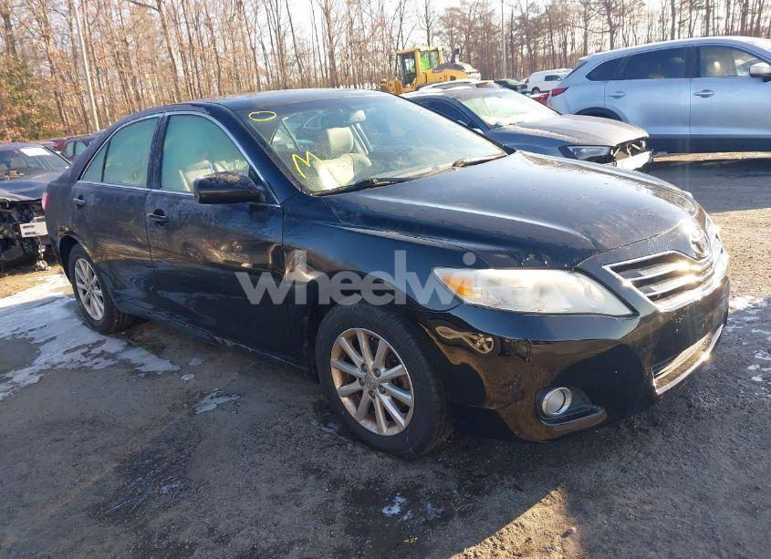 2011 Toyota Camry XLE (VIN 4T1BF3EK2BU774969) main photo