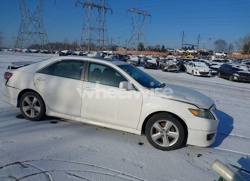 2011 Toyota Camry SE (VIN 4T1BF3EK2BU776530) main photo