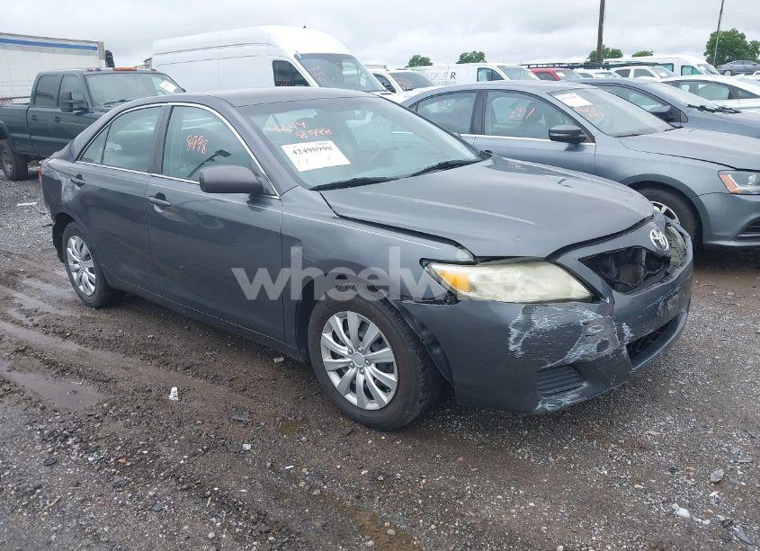 2010 Toyota Camry LE (VIN 4T1BF3EK3AU031686) main photo