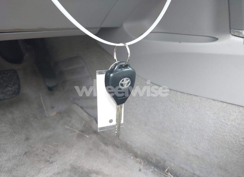 Photo 11 of 2010 Toyota Camry LE (VIN 4T1BF3EK3AU031686)