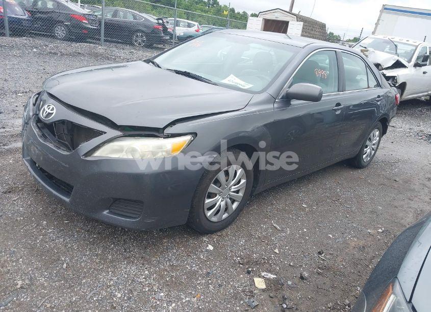 Photo 2 of 2010 Toyota Camry LE (VIN 4T1BF3EK3AU031686)