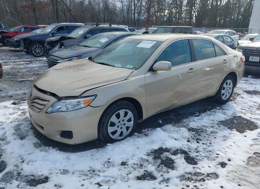 Photo 2 of 2010 Toyota Camry (VIN 4T1BF3EK3AU040940)