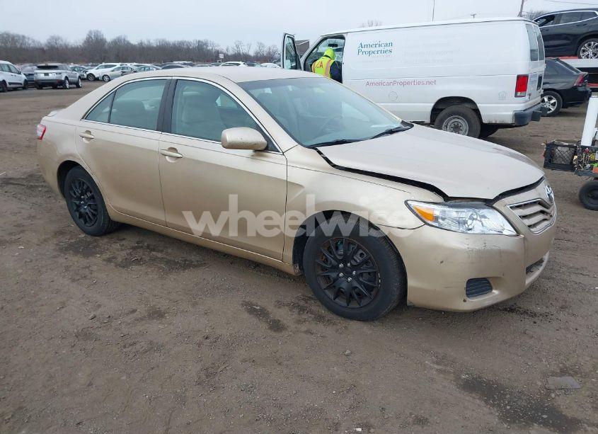 2010 Toyota Camry LE (VIN 4T1BF3EK3AU045264) main photo