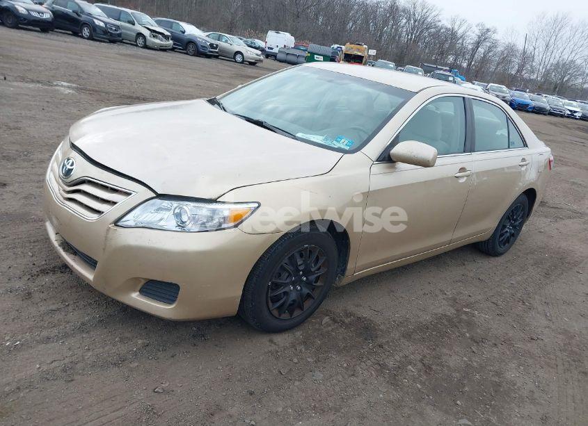 Photo 2 of 2010 Toyota Camry LE (VIN 4T1BF3EK3AU045264)