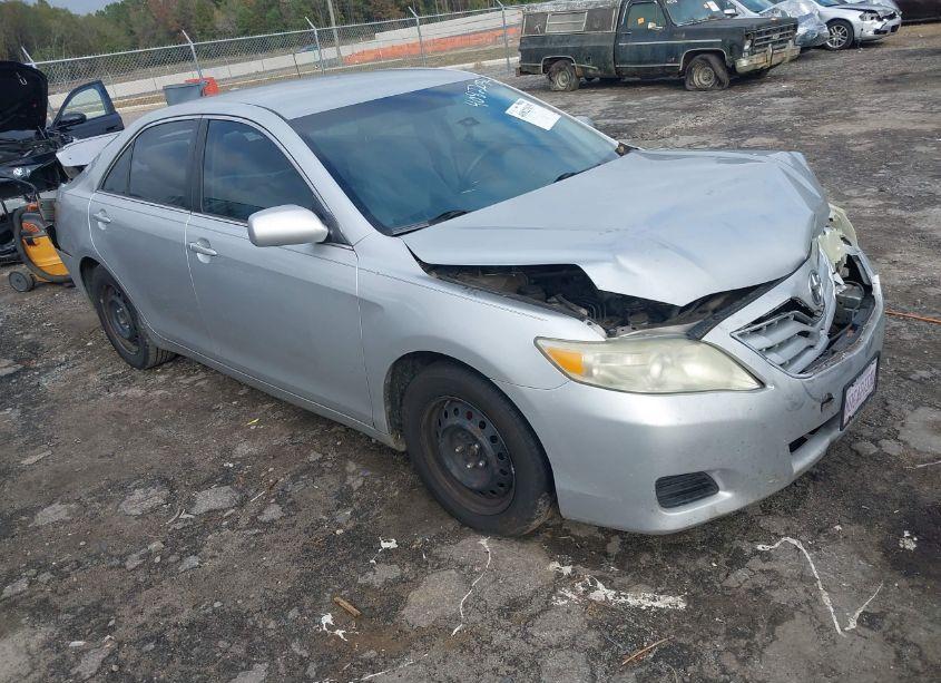2010 Toyota Camry LE (VIN 4T1BF3EK3AU050562) main photo